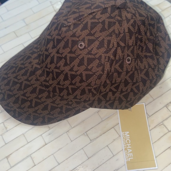 Michael Kors cap - Picture 5 of 9